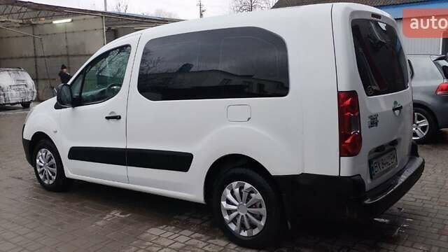 Белый Ситроен Берлинго, объемом двигателя 1.56 л и пробегом 260 тыс. км за 7500 $, фото 4 на Automoto.ua