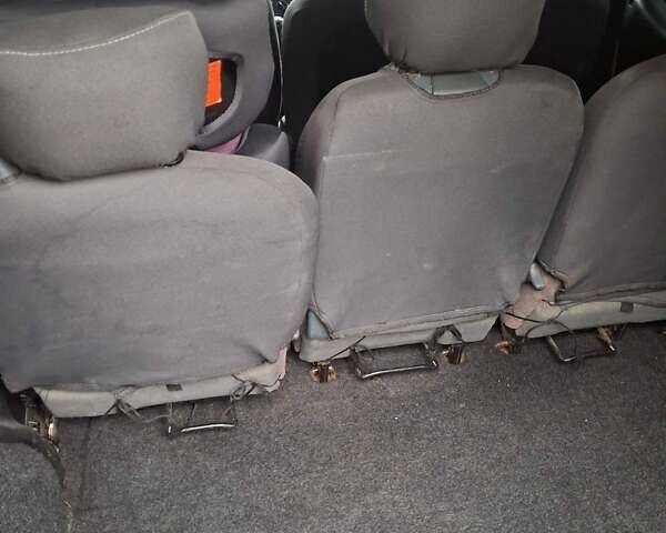 Белый Ситроен Берлинго, объемом двигателя 1.6 л и пробегом 250 тыс. км за 6100 $, фото 6 на Automoto.ua