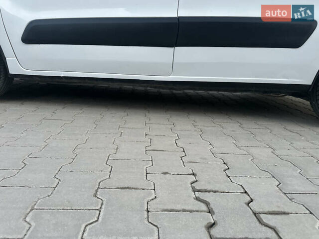 Белый Ситроен Берлинго, объемом двигателя 1.56 л и пробегом 260 тыс. км за 5350 $, фото 13 на Automoto.ua