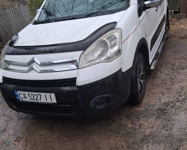 Белый Ситроен Берлинго, объемом двигателя 1.6 л и пробегом 250 тыс. км за 6100 $, фото 1 на Automoto.ua