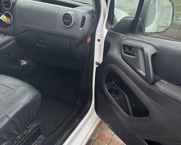 Білий Сітроен Берлінго, об'ємом двигуна 1.56 л та пробігом 176 тис. км за 6350 $, фото 17 на Automoto.ua