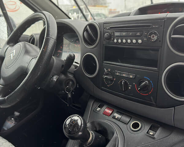 Белый Ситроен Берлинго, объемом двигателя 1.6 л и пробегом 260 тыс. км за 5450 $, фото 21 на Automoto.ua