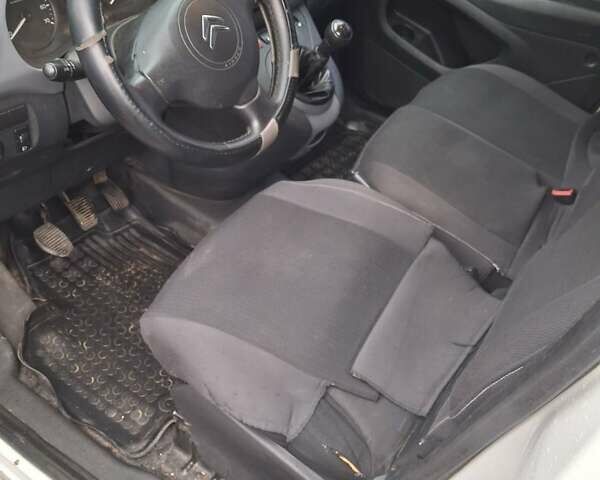 Белый Ситроен Берлинго, объемом двигателя 1.6 л и пробегом 250 тыс. км за 6100 $, фото 4 на Automoto.ua