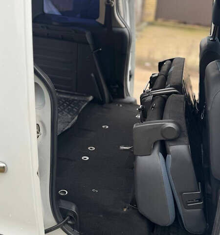 Білий Сітроен Берлінго, об'ємом двигуна 1.56 л та пробігом 260 тис. км за 8500 $, фото 15 на Automoto.ua