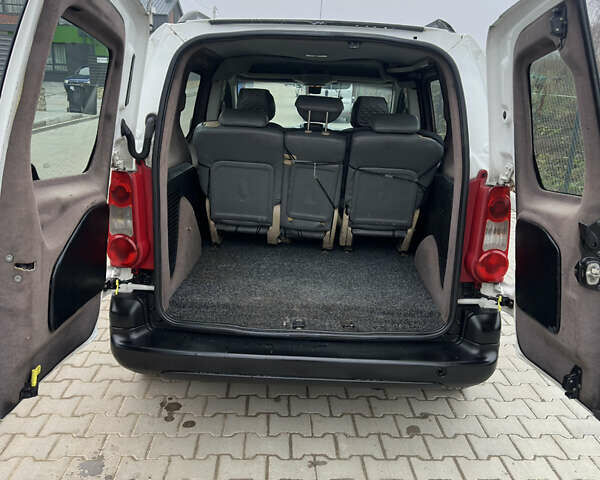 Білий Сітроен Берлінго, об'ємом двигуна 1.56 л та пробігом 260 тис. км за 5400 $, фото 19 на Automoto.ua