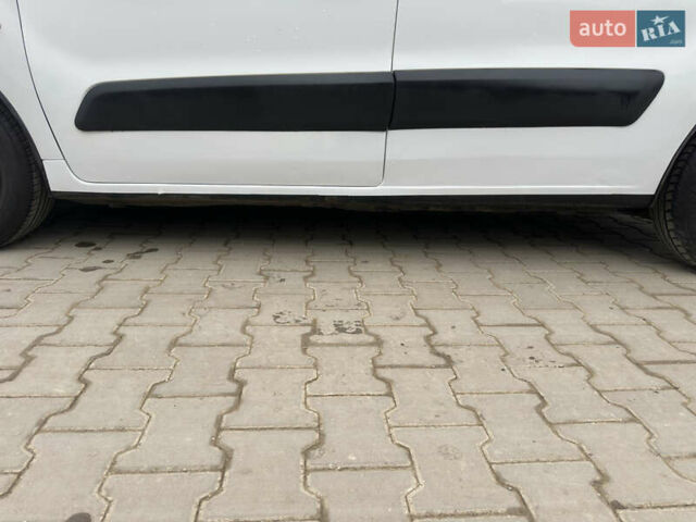 Білий Сітроен Берлінго, об'ємом двигуна 1.6 л та пробігом 260 тис. км за 5399 $, фото 12 на Automoto.ua