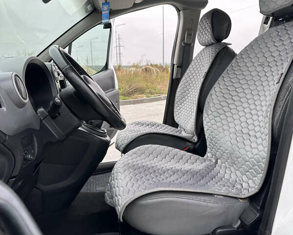 Белый Ситроен Берлинго, объемом двигателя 1.56 л и пробегом 260 тыс. км за 5350 $, фото 18 на Automoto.ua