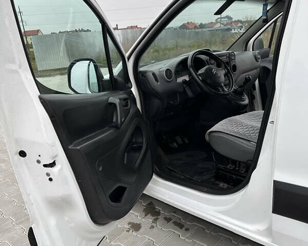 Белый Ситроен Берлинго, объемом двигателя 1.56 л и пробегом 260 тыс. км за 5350 $, фото 20 на Automoto.ua