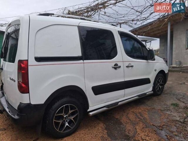 Белый Ситроен Берлинго, объемом двигателя 1.6 л и пробегом 250 тыс. км за 6100 $, фото 3 на Automoto.ua