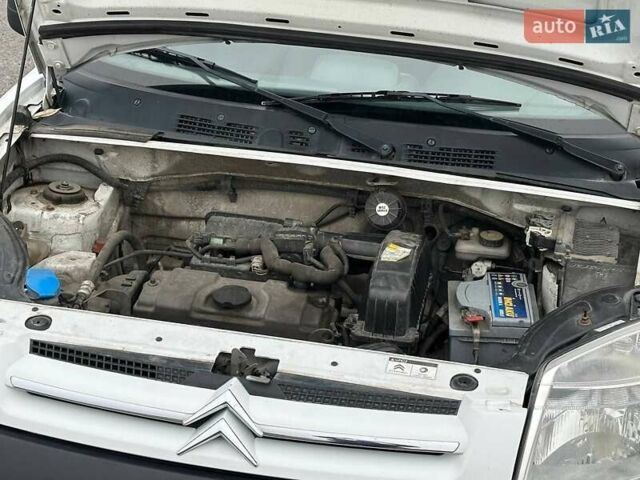 Белый Ситроен Берлинго, объемом двигателя 1.4 л и пробегом 170 тыс. км за 5700 $, фото 15 на Automoto.ua