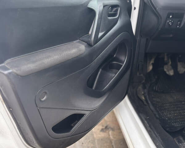 Білий Сітроен Берлінго, об'ємом двигуна 1.56 л та пробігом 176 тис. км за 6350 $, фото 11 на Automoto.ua