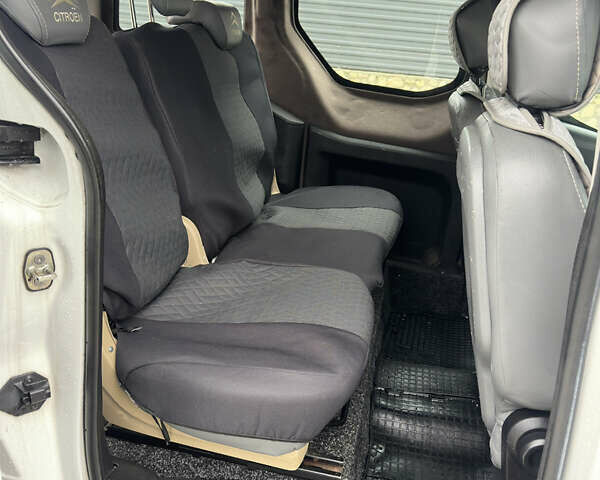 Білий Сітроен Берлінго, об'ємом двигуна 1.56 л та пробігом 260 тис. км за 5400 $, фото 16 на Automoto.ua