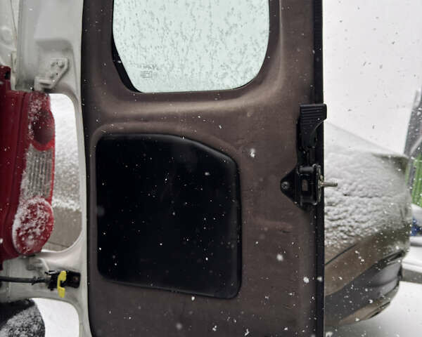 Белый Ситроен Берлинго, объемом двигателя 1.6 л и пробегом 260 тыс. км за 5450 $, фото 27 на Automoto.ua