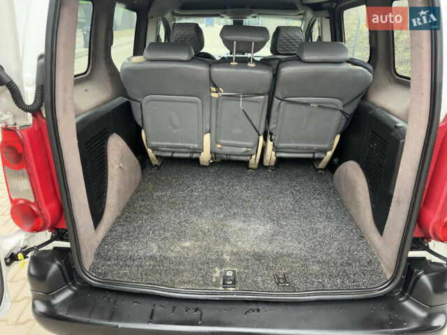 Білий Сітроен Берлінго, об'ємом двигуна 1.6 л та пробігом 260 тис. км за 5399 $, фото 18 на Automoto.ua