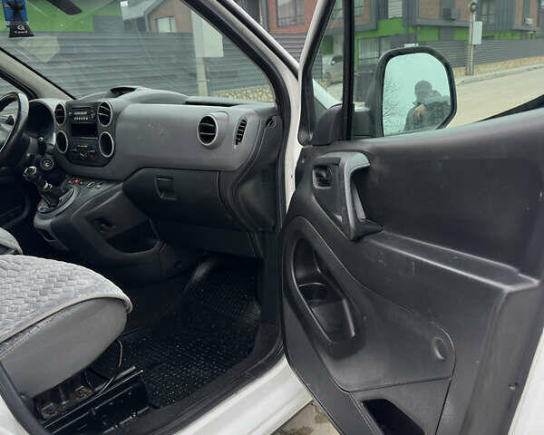 Білий Сітроен Берлінго, об'ємом двигуна 1.6 л та пробігом 260 тис. км за 5399 $, фото 15 на Automoto.ua