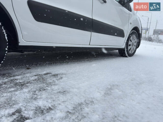 Белый Ситроен Берлинго, объемом двигателя 1.6 л и пробегом 260 тыс. км за 5450 $, фото 5 на Automoto.ua