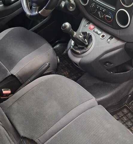 Белый Ситроен Берлинго, объемом двигателя 1.6 л и пробегом 250 тыс. км за 6100 $, фото 7 на Automoto.ua