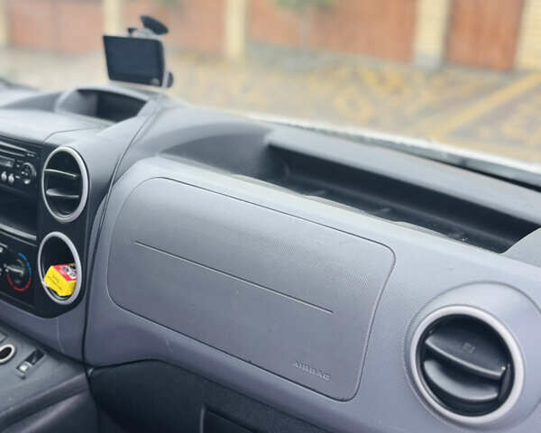 Білий Сітроен Берлінго, об'ємом двигуна 1.56 л та пробігом 176 тис. км за 6350 $, фото 44 на Automoto.ua