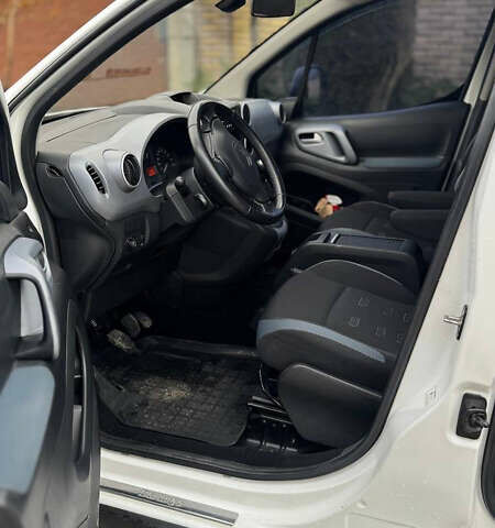 Білий Сітроен Берлінго, об'ємом двигуна 1.56 л та пробігом 260 тис. км за 8500 $, фото 7 на Automoto.ua