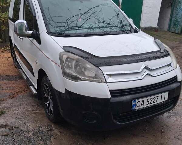 Белый Ситроен Берлинго, объемом двигателя 1.6 л и пробегом 250 тыс. км за 6100 $, фото 2 на Automoto.ua