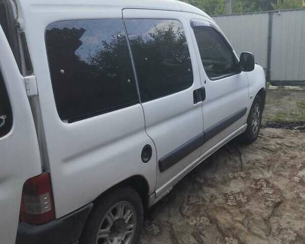 Белый Ситроен Берлинго, объемом двигателя 1.9 л и пробегом 328 тыс. км за 3400 $, фото 1 на Automoto.ua