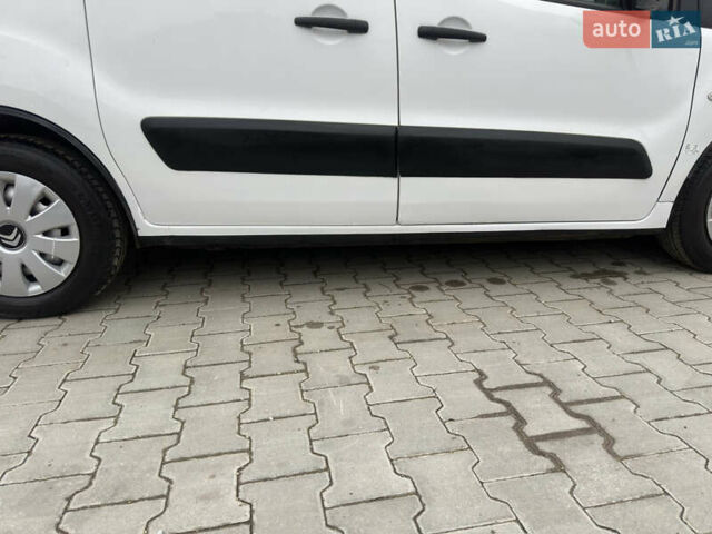 Білий Сітроен Берлінго, об'ємом двигуна 1.6 л та пробігом 260 тис. км за 5399 $, фото 13 на Automoto.ua