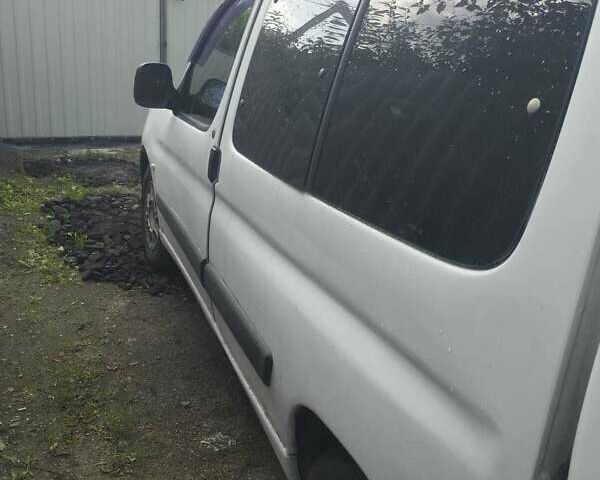 Белый Ситроен Берлинго, объемом двигателя 1.9 л и пробегом 328 тыс. км за 3400 $, фото 2 на Automoto.ua