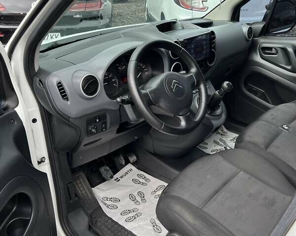 Білий Сітроен Берлінго, об'ємом двигуна 1.6 л та пробігом 272 тис. км за 5300 $, фото 19 на Automoto.ua