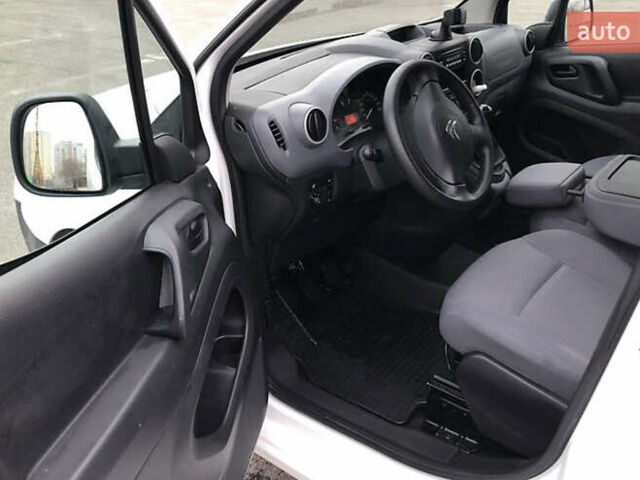 Белый Ситроен Берлинго, объемом двигателя 1.6 л и пробегом 175 тыс. км за 8700 $, фото 6 на Automoto.ua