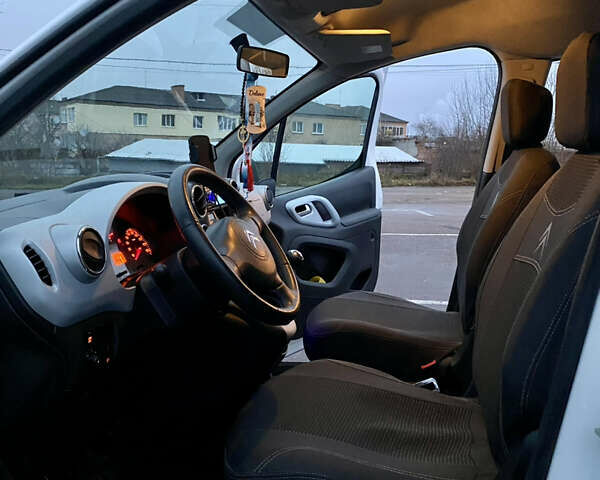 Белый Ситроен Берлинго, объемом двигателя 1.6 л и пробегом 163 тыс. км за 6800 $, фото 13 на Automoto.ua