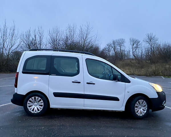 Белый Ситроен Берлинго, объемом двигателя 1.6 л и пробегом 163 тыс. км за 6800 $, фото 4 на Automoto.ua