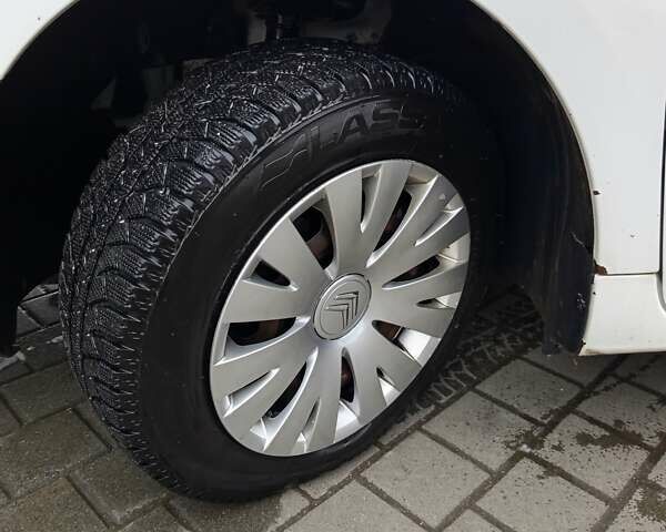 Белый Ситроен Берлинго, объемом двигателя 1.56 л и пробегом 351 тыс. км за 9000 $, фото 6 на Automoto.ua