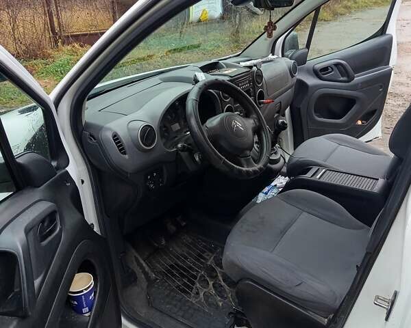 Белый Ситроен Берлинго, объемом двигателя 1.56 л и пробегом 351 тыс. км за 9000 $, фото 10 на Automoto.ua