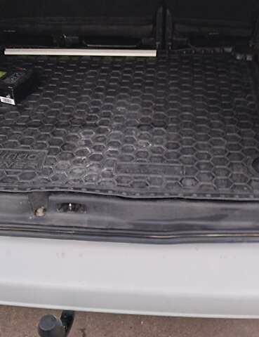 Белый Ситроен Берлинго, объемом двигателя 1.6 л и пробегом 238 тыс. км за 8200 $, фото 5 на Automoto.ua