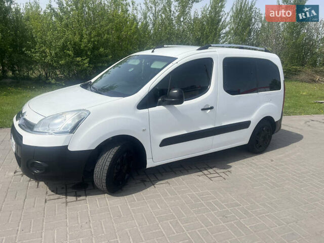 Ситроен Берлинго 2013 в Львове на Automoto.ua Белый Ситроен Берлинго, объемом двигателя 1.6 л и пробегом 300 тыс. км за 7600 $, фото 11 на Automoto.ua