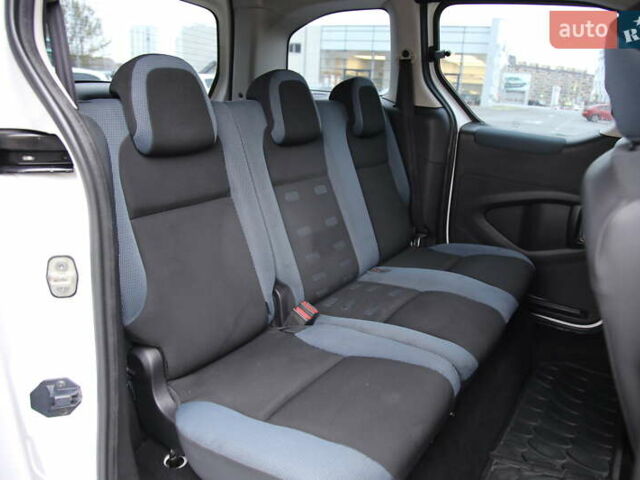 Білий Сітроен Берлінго, об'ємом двигуна 1.6 л та пробігом 239 тис. км за 6700 $, фото 8 на Automoto.ua