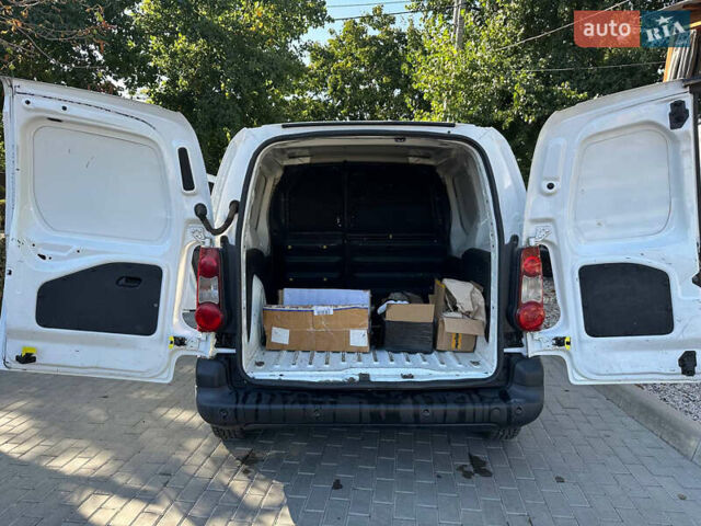 Білий Сітроен Берлінго, об'ємом двигуна 1.6 л та пробігом 205 тис. км за 6500 $, фото 1 на Automoto.ua