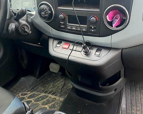 Белый Ситроен Берлинго, объемом двигателя 1.6 л и пробегом 137 тыс. км за 9200 $, фото 11 на Automoto.ua