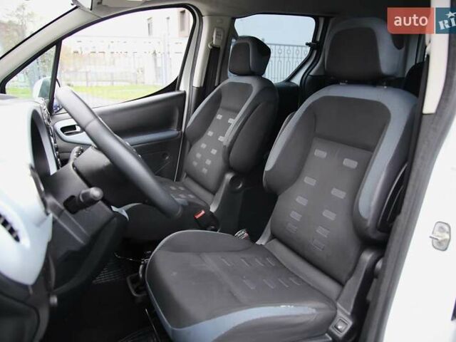 Білий Сітроен Берлінго, об'ємом двигуна 1.6 л та пробігом 239 тис. км за 6700 $, фото 6 на Automoto.ua