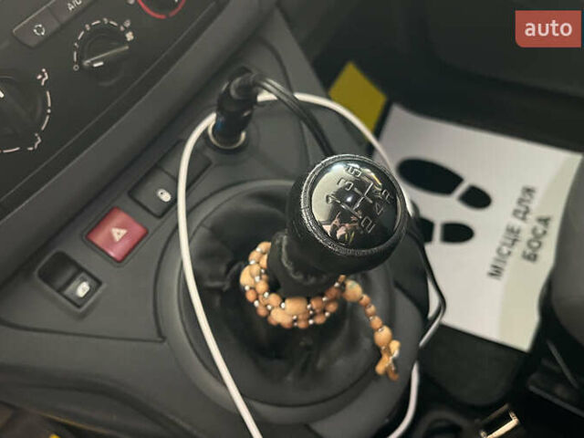 Белый Ситроен Берлинго, объемом двигателя 1.56 л и пробегом 313 тыс. км за 7300 $, фото 14 на Automoto.ua