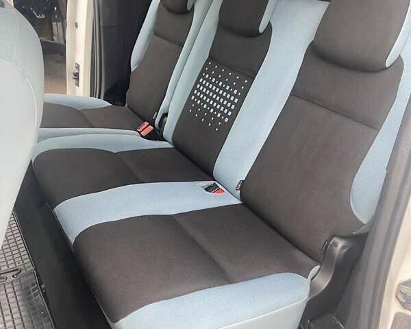 Белый Ситроен Берлинго, объемом двигателя 1.56 л и пробегом 256 тыс. км за 7999 $, фото 28 на Automoto.ua