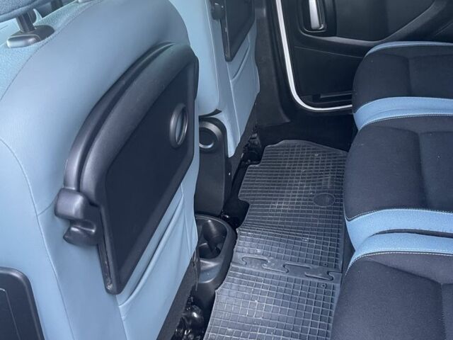 Белый Ситроен Берлинго, объемом двигателя 1.6 л и пробегом 216 тыс. км за 9100 $, фото 8 на Automoto.ua