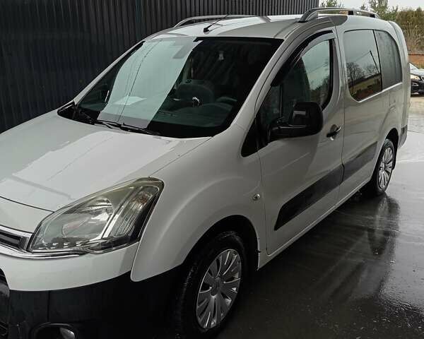 Белый Ситроен Берлинго, объемом двигателя 1.56 л и пробегом 351 тыс. км за 9000 $, фото 2 на Automoto.ua