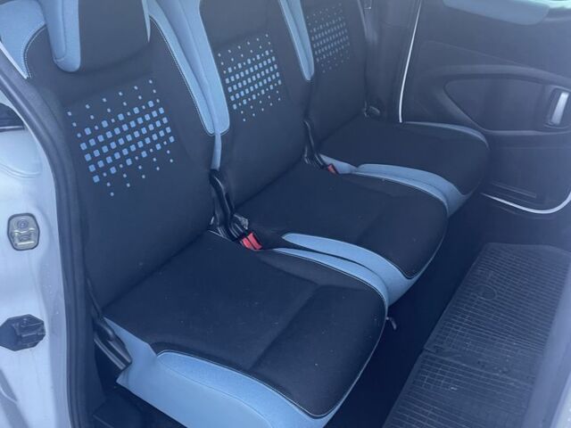 Белый Ситроен Берлинго, объемом двигателя 1.6 л и пробегом 216 тыс. км за 9100 $, фото 5 на Automoto.ua