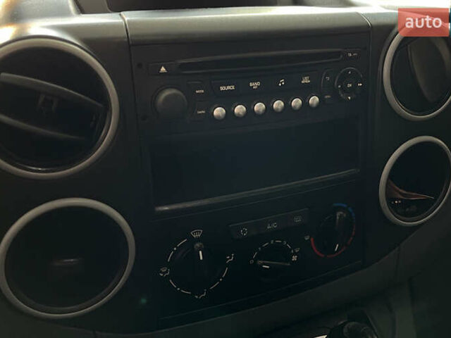 Белый Ситроен Берлинго, объемом двигателя 1.56 л и пробегом 313 тыс. км за 7300 $, фото 13 на Automoto.ua