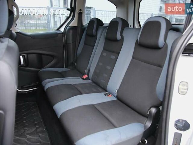 Білий Сітроен Берлінго, об'ємом двигуна 1.6 л та пробігом 239 тис. км за 6700 $, фото 7 на Automoto.ua