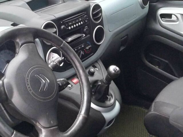 Белый Ситроен Берлинго, объемом двигателя 1.6 л и пробегом 236 тыс. км за 8200 $, фото 4 на Automoto.ua