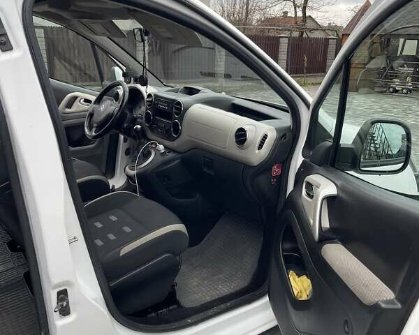 Белый Ситроен Берлинго, объемом двигателя 1.6 л и пробегом 255 тыс. км за 8100 $, фото 17 на Automoto.ua