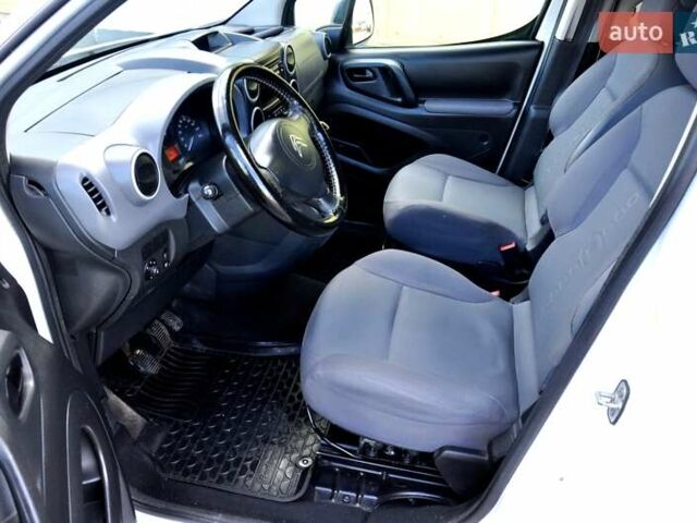 Білий Сітроен Берлінго, об'ємом двигуна 1.6 л та пробігом 230 тис. км за 7200 $, фото 14 на Automoto.ua