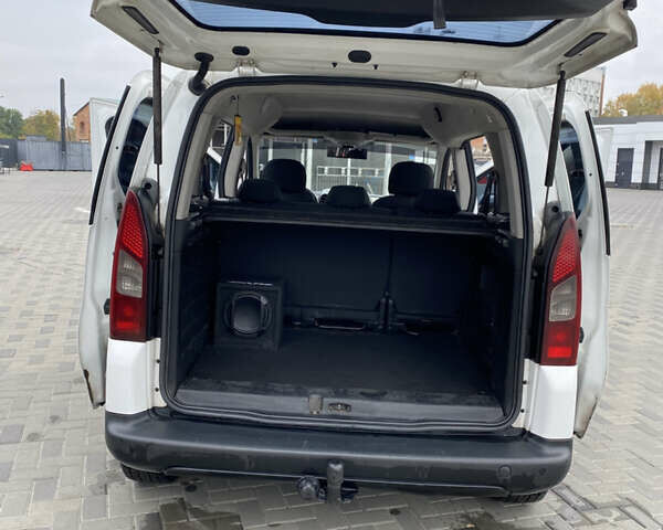 Белый Ситроен Берлинго, объемом двигателя 1.6 л и пробегом 235 тыс. км за 7800 $, фото 5 на Automoto.ua